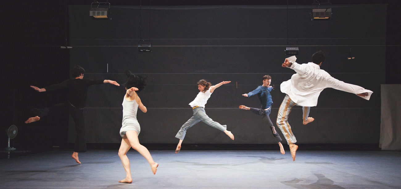 Se rendre à des expositions, au théâtre ou à des conférences