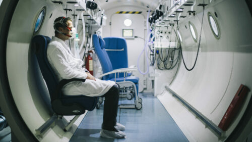 Ces médecins soignent leurs patients dans un sous-marin