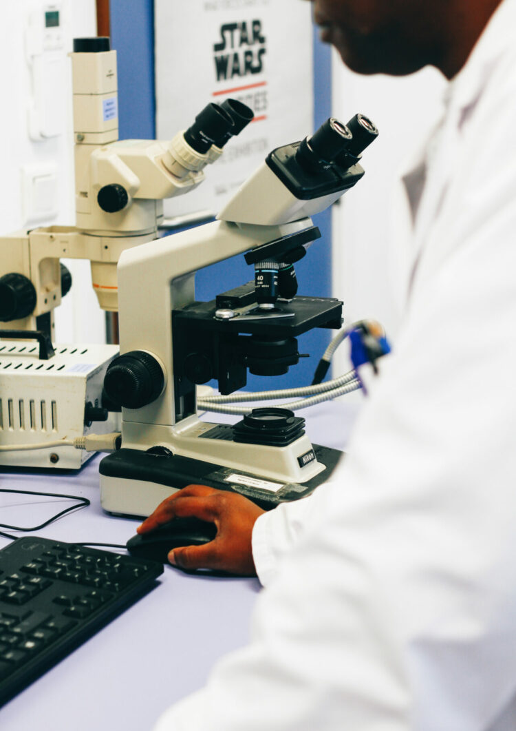 Analyse au microscope